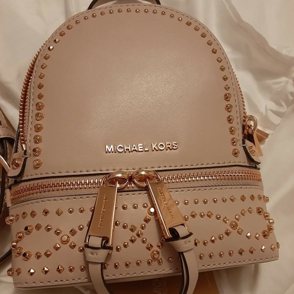 Michael Kors - Picture 1 of 9